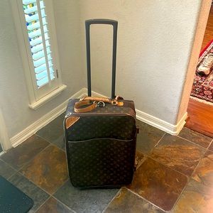 Louis Vuitton Pegase 55 Luggage Carryon Monogram